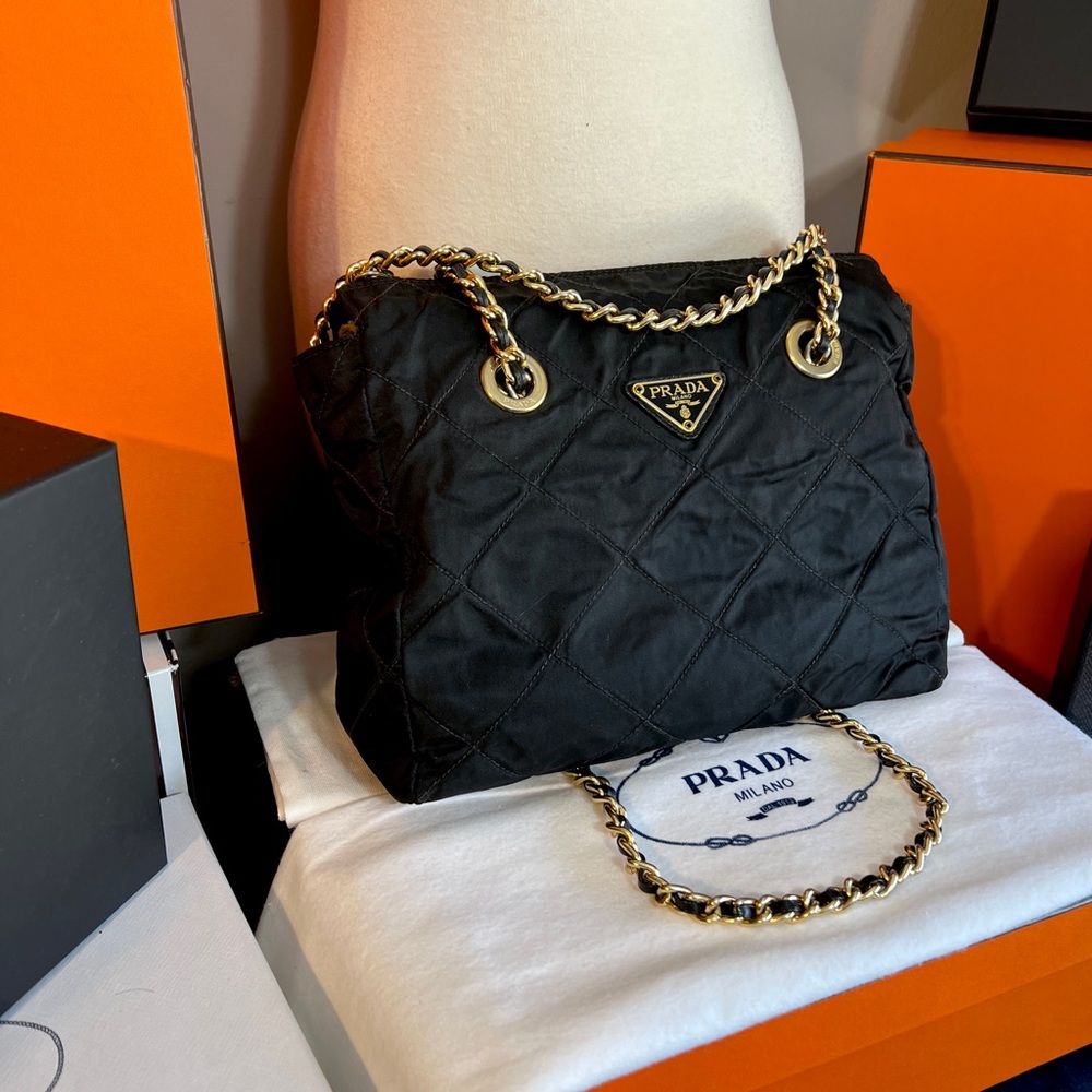 Prada⭐️⭐️Black Quilted Shoulder Bag with Gold Chain. No damages. - Picture 10 of 14